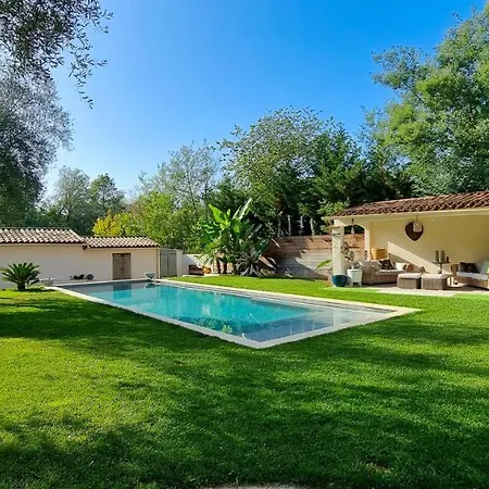 Villa La Dolce 11 Sleeps Pool & Landscaped Garden
