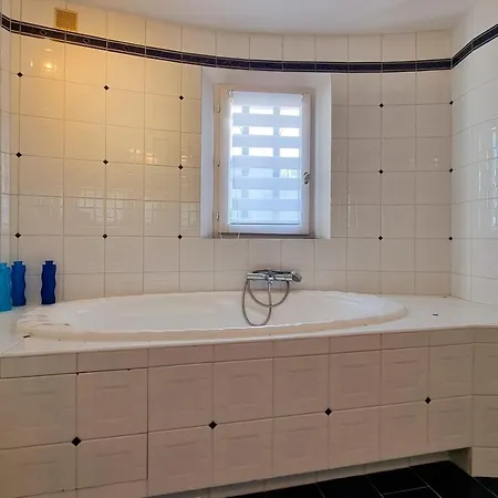 La Dolce 11 Sleeps Pool & Landscaped Garden Villa *