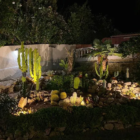 La Dolce 11 Sleeps Pool & Landscaped Garden Villa *