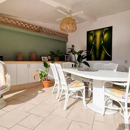La Dolce 11 Sleeps Pool & Landscaped Garden Villa